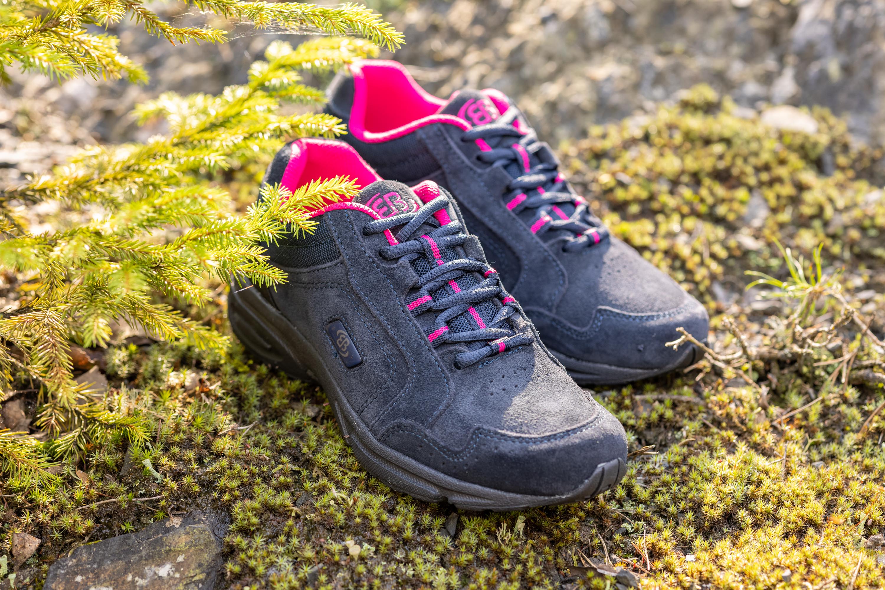 Brütting Circle schwarz, Damen-Wanderschuhe mit pinken Akzenten, bequem und atmungsaktiv für Outdoor-Aktivitäten